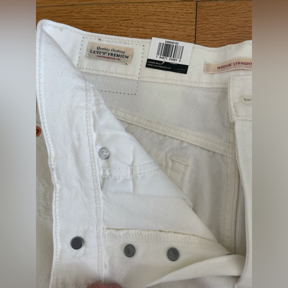 NWT Levi’s Wedgie Straight Women’s Jeans Cloud Bank 28w x 26l - Picture 3 of 6